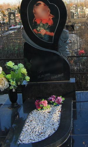 Памятник 2211