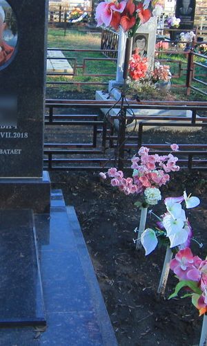 Памятник 2214
